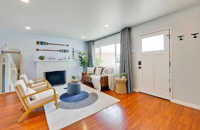 MJ@Cozy 2B1B Duplex / AC / Walk to Shopping 1891