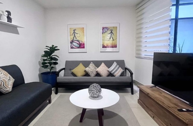 ML002- 2 BR /2 BTH - Une Chambre Appartement, Couchages 4