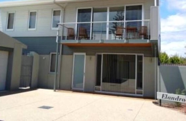 Moana Beach “Elandra Beach House”