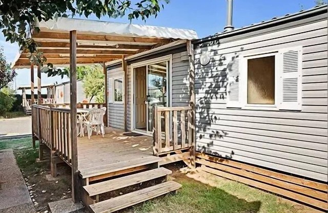 Mobile home ● Aufgehobene Terrasse