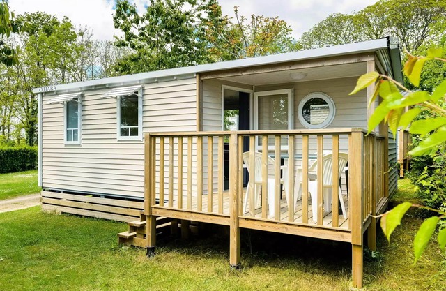 Mobilheim Lancelot Standard 25m2 (2 Schlafzimmer) + halb überdachte Terrasse 4 Personen