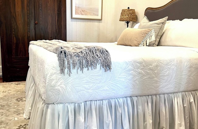 Azalea Suite at The Mockingbird Inn-Close to Downtown, Beaches, Shops, Casinos