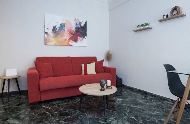 Modern 1 Bd Balcony Apt Near Metro in Kato Patisia