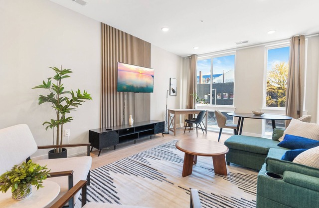 Modern 1-BD w/ King Bed - Pier and Harbor Views! - Near Old City