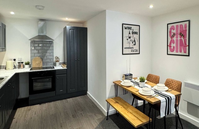 Modern 1-Bed Apartment - Sleeps 4 & Central Links