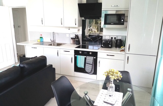 Modern 1 Bedroom Apartment