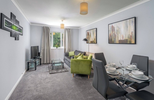 Modern 1-Bedroom in Crawley with Free Parking