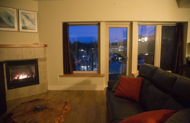 Modern 1 bedroom suite overlooking Ucluelet’s inner harbour