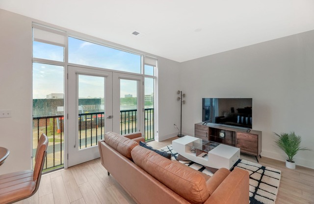 Modern 1BR APT in DT with Infinity Pool & Sauna