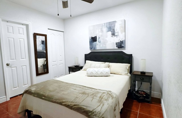 Modern 1BR in Heart of Lakeland!