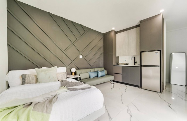 Modern 1BR Miami Apt: Sleeps 3, Kitchenette