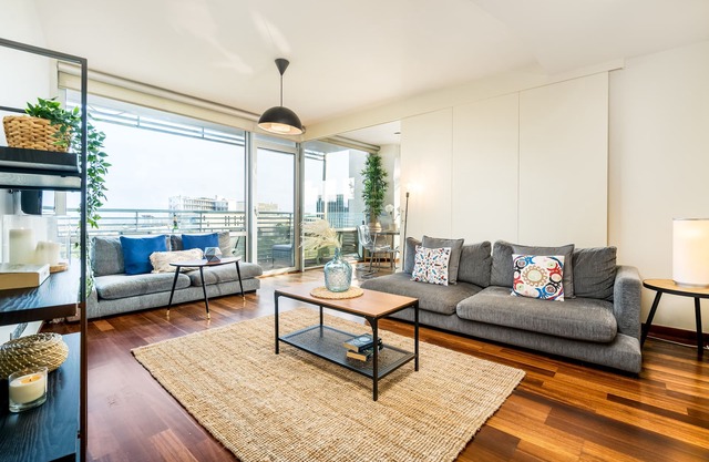 Appartement moderne de 2 chambres à coucher avec balcon et accès à la piscine près de Forum Beach