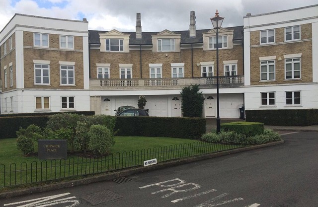 Modern 2 Bed-2 bathroom flat in London Chiswick Zone 2