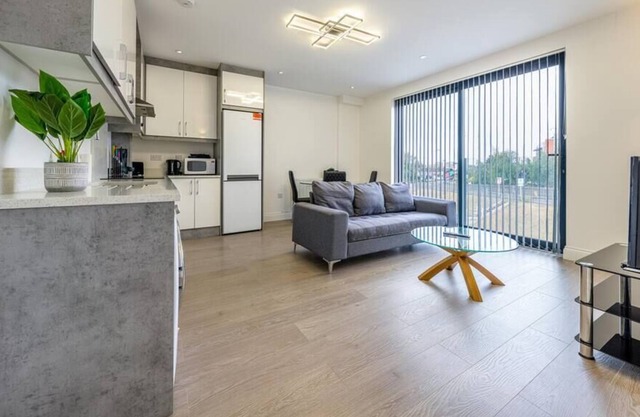 Modern 2 Bed Apartment in Slough