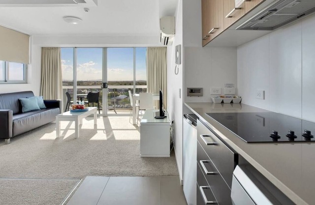 Modern 2 Bed Apt Wheelchair Friendly