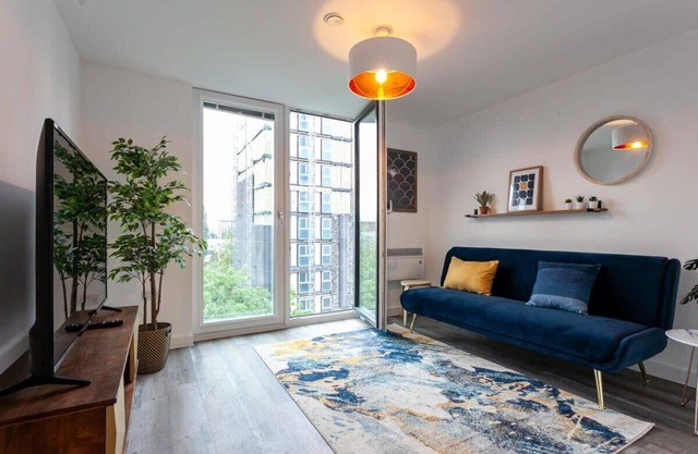 Modern 2 Bed Flat 5min to Old Trafford Stadium