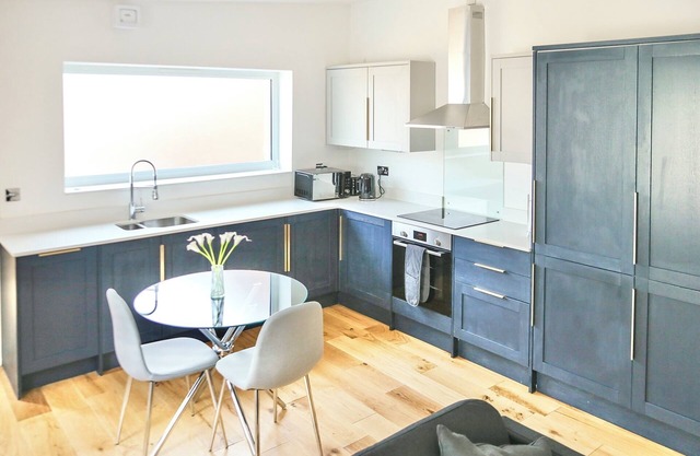 Modern 2 Bed Reading House- City Centre- Near Reading Uni, Hospital & the Oracle