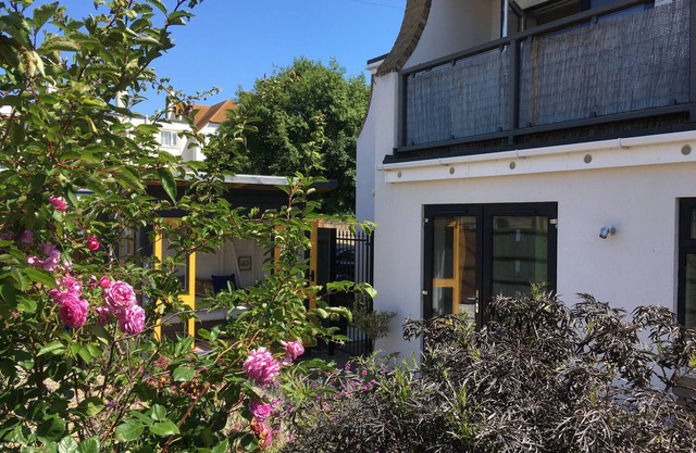 Maison moderne avec 2 chambres (pouvant accueillir jusqu'à 4 personnes), à 50 mètres du bord de mer