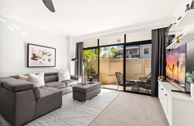 Modern 2-Bed with Pools, Gym, Tennis Court & Sauna