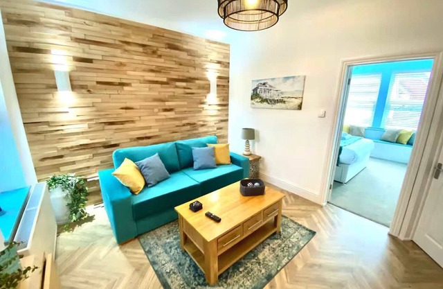 Modern 2 Bedroom Apartment with Garden in Southend