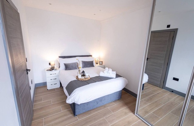 Modern 2-Bedrooms/2-Bathrooms in Finchley