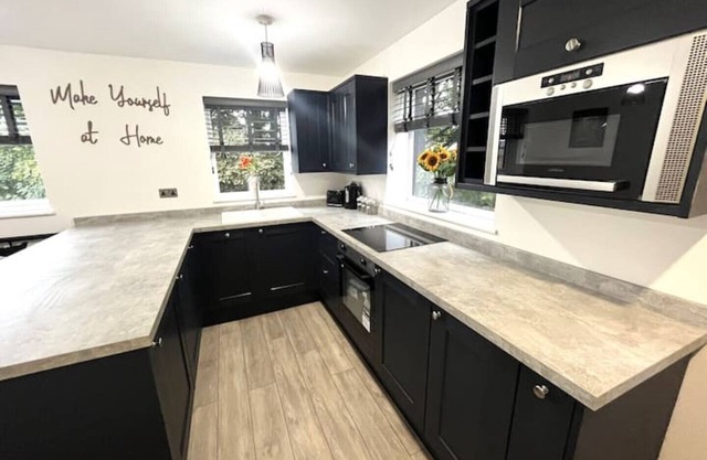 Modern 2 Bedroom, 2 Bathroom Home With Parking