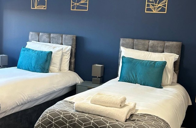 Modern 2-Bedroom Apartment in Central Basingstoke walk to Festival Place & The Avil Theatre