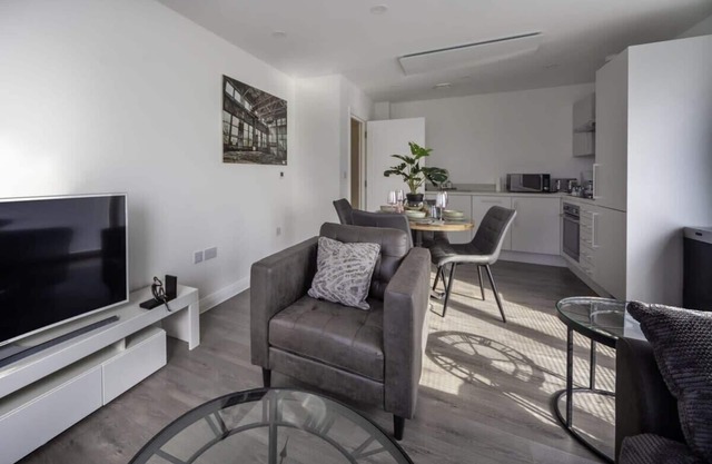 Stylish and Bright 2 Bed Apartment in Ashford