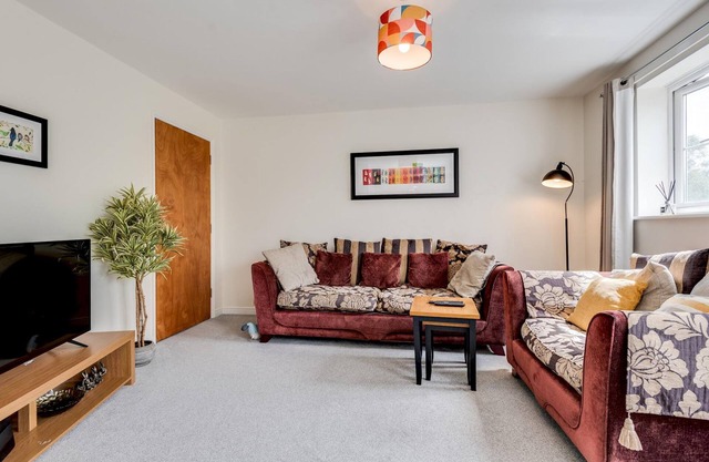 Modern 2 Bedroom Apartment in popular Jericho !!!