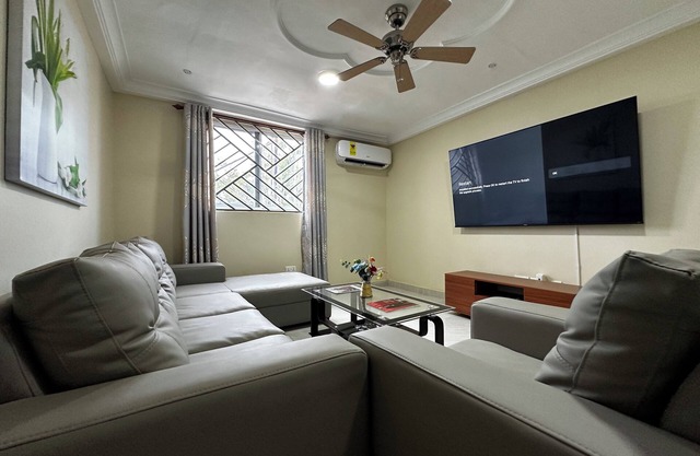 Modern 2-Bedroom Apartment Near Beach - Rose Villa Accra Suite F4