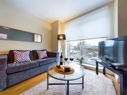 Modern 2 Bedroom Apartment with Parking, Near Headington Hospitals & Oxford Brookes
