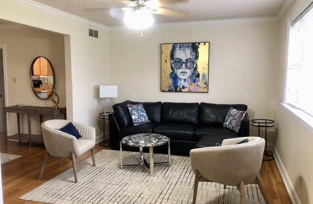 Condo rénové de 2 chambres dans un excellent emplacement, à quelques pas du lac Pontchartrain