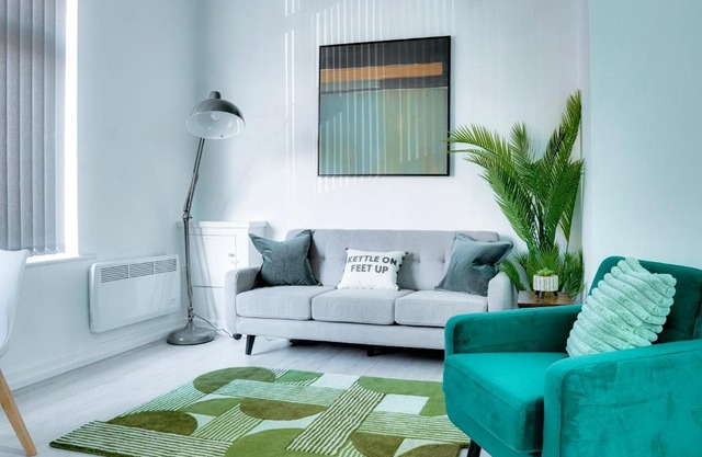 Modern 2 bedroom flat - 15 minutes to Liverpool