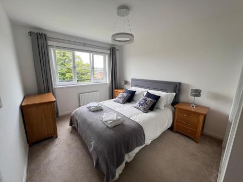 Modern 2 Bedroom Flat in Quiet Village w/Ensuite