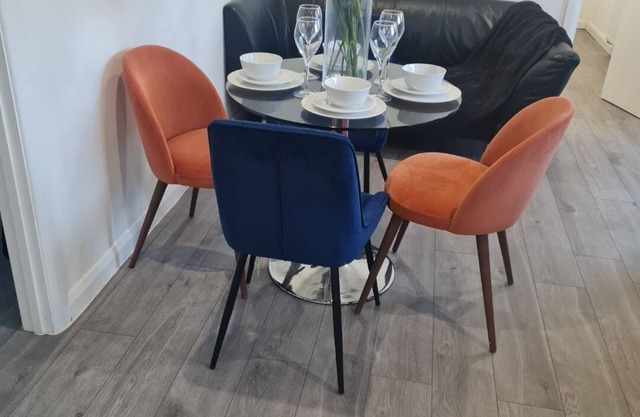 🏡 *Modern 2-Bedroom Flat with Sofa Bed: Your Home Near London's Heart!**