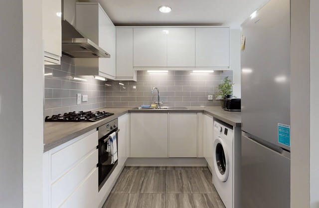 Modern 2 bedroom flat with patio in Turnpike Lane