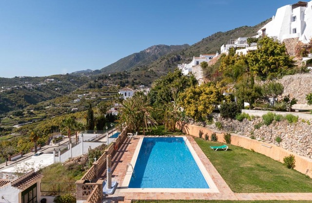 Modern 2-bedroom Frigiliana apartment with pool
