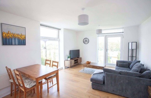 Stylish Riverview Flat in Glasgow