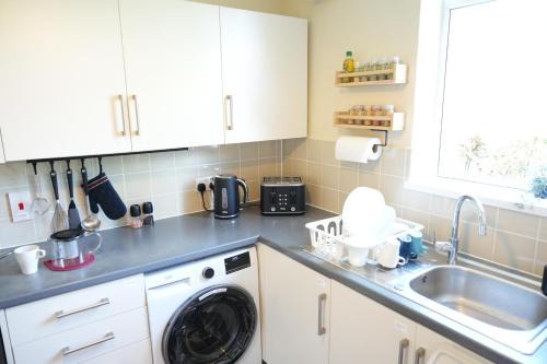 Modern 2-Bedroom House Near Nottingham City Hospital with Free WiFi
