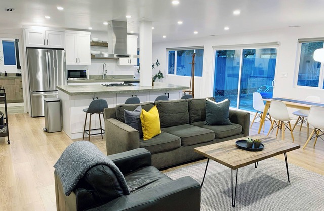Modern 2 BR, Spacious Guest House in Seward Park/Columbia City Next to Lake WA