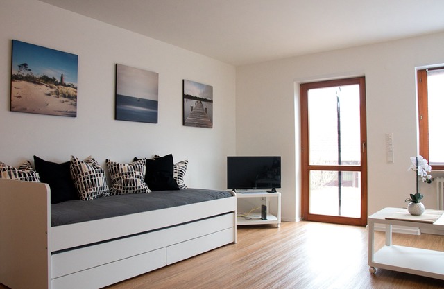 Appartement moderne de 2 pièces, d'environ 70 mètres carrés avec terrasse et jardin, WiFi
