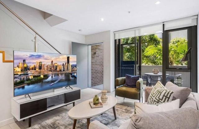 Circle on Cavill - 1 Bedroom + Study Hinterland