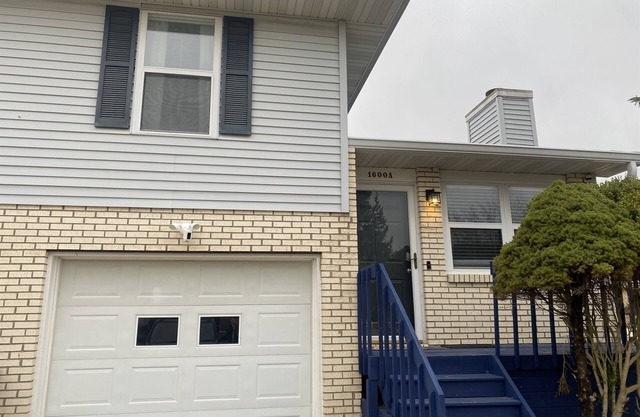 Modern 2Bd/1.5Ba Duplex w/ Garage