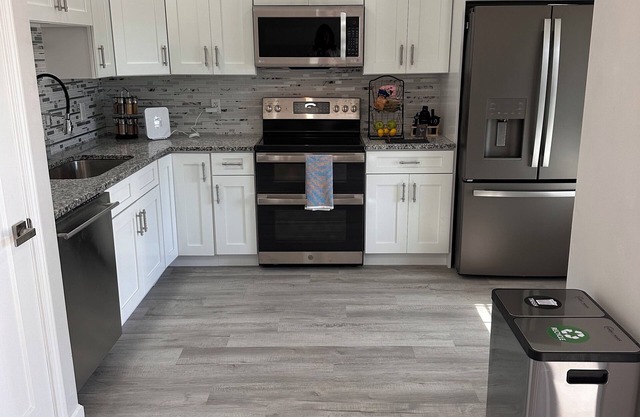 Modern 2BD/2BA Oasis 1 mile from Downtown with Hot Tub