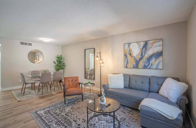 Modern 2BD| Parking+Gym+Pool Sleeps 8 5 Min Casino