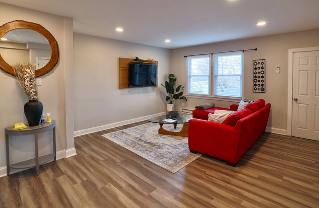 Modern Newly Renovated 2br 1ba Unit