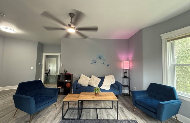 Entire Cozy Apartment #1 -A minute walk to Indian Lake