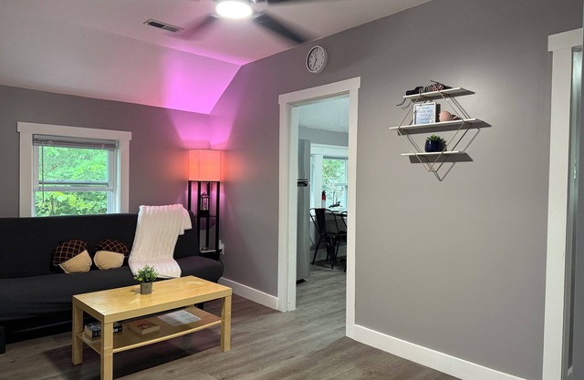 Entire Cozy Apartment #2 -A minute walk to Indian Lake