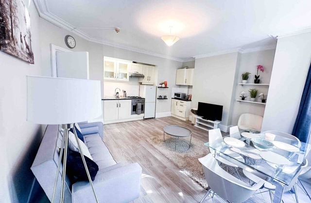 Modern 2BR Apt-Ideal for NHS Staff & Contractors