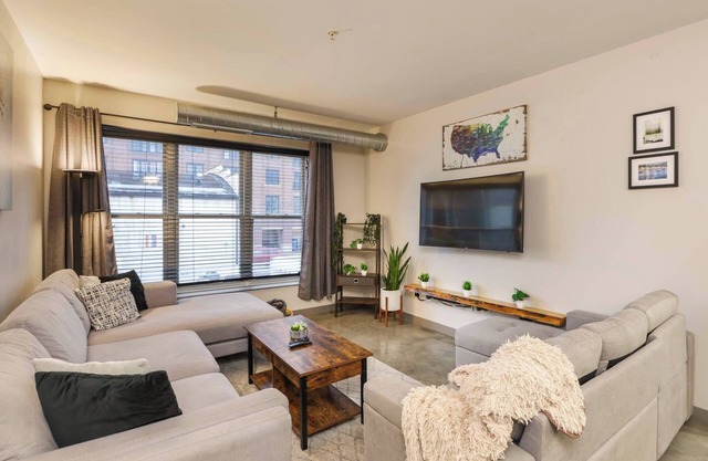 Short North Condo with Free Off-Street Parking - Walk to Convention Center
